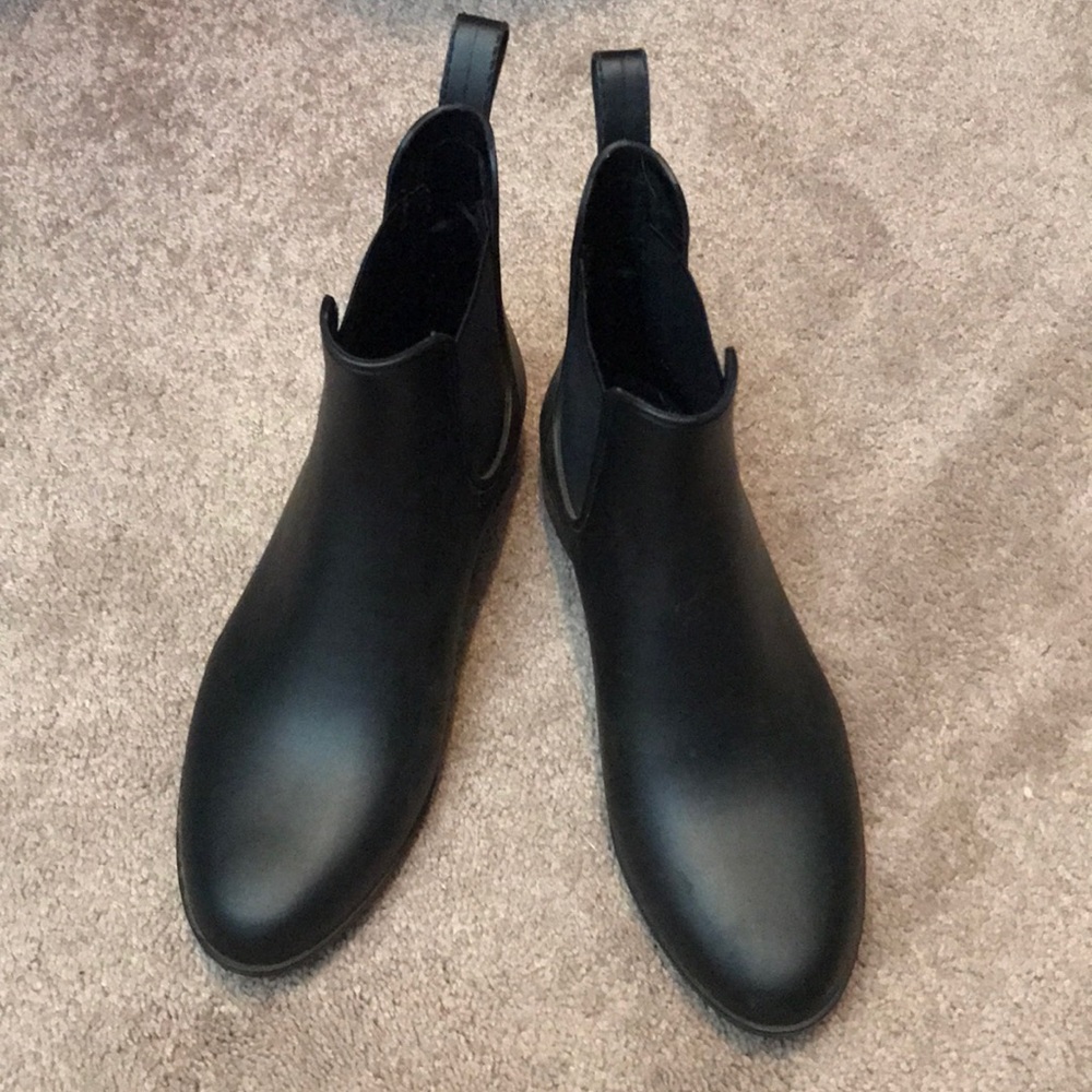 Very lightly worn rain boots